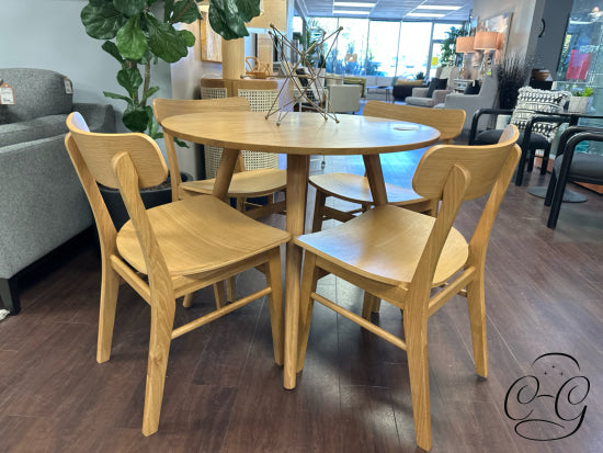 Light Oak Veneer Rubberwood Round Dining Table Only