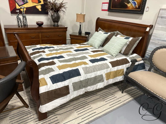 Queen Medium Brown Sleigh Bed 64x89x49’’ Queen Bed