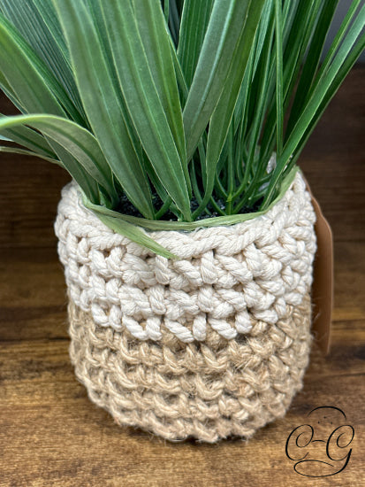 Round Rope/Rattan Pot With Artificial Grass Greenery